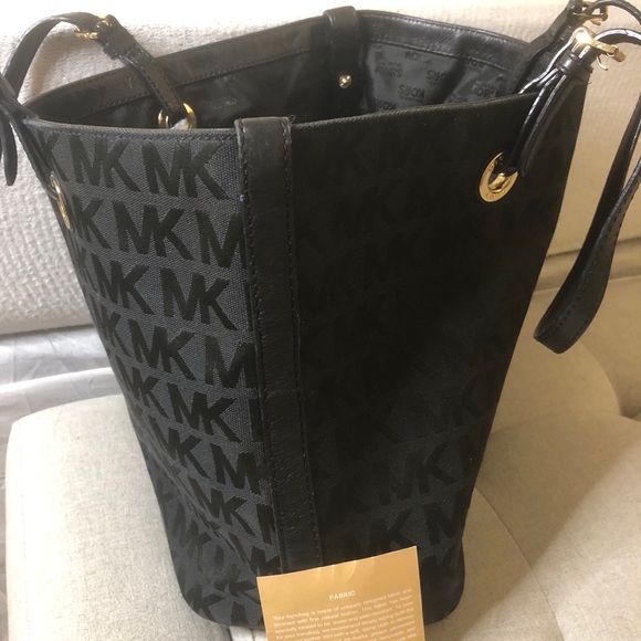 Michael Kors Tote - Picture 4 of 8